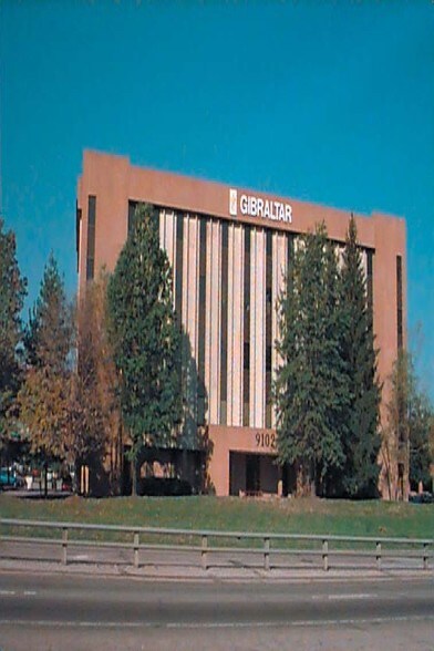 More Photos Of 9102 N Meridian St, Indianapolis Office For Lease