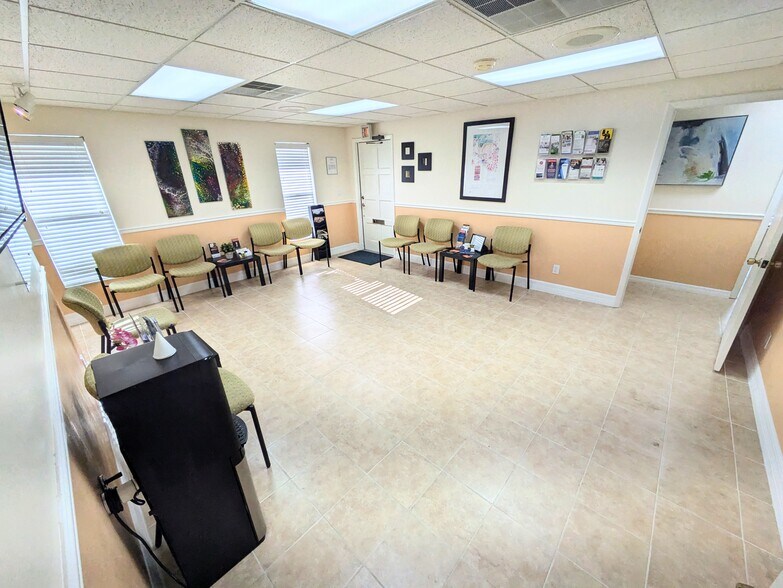 More Photos Of 4812 26th St W, Bradenton Healthcare For Lease