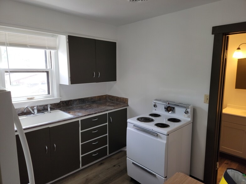 More Photos Of 450 Montana Ave, Lovell Storefront Retail Office For Sale