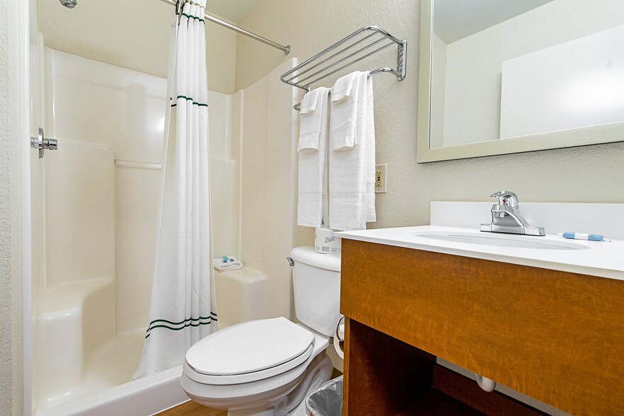More Photos Of 2101 N Meridian, Puyallup Hospitality For Sale