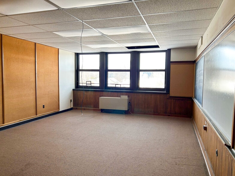 More Photos Of 1101 E 2nd St, Jamestown Schools For Sale