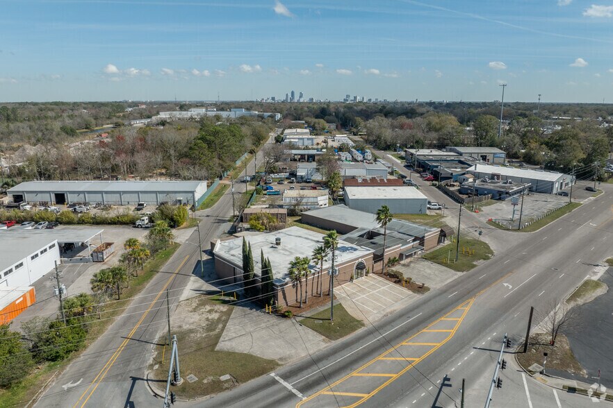 More Photos Of 217-231 Edgewood Ave S, Jacksonville Industrial For Sale