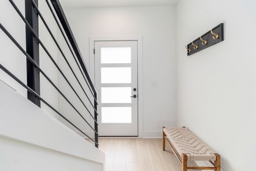 More Photos Of 725 Hornbuckle Rd, Clarksville Apartments For Sale