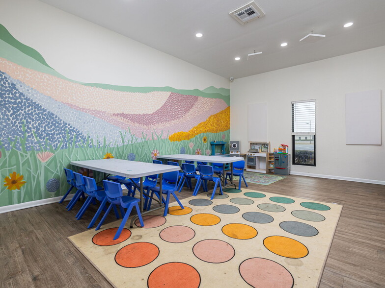 More Photos Of 6600 S Lakewoods Dr, Georgetown Specialty For Sale