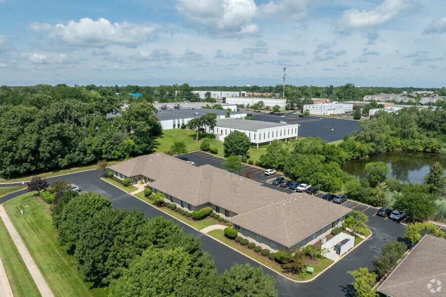 More Photos Of 2620-2628 W 83rd St, Darien Office For Lease
