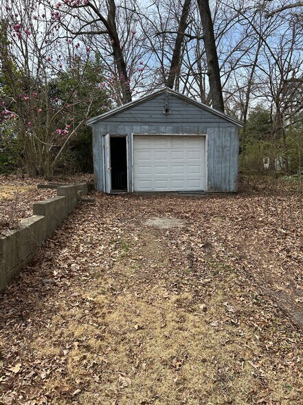 More Photos Of 7608 Hull Street Rd, Richmond Office For Sale