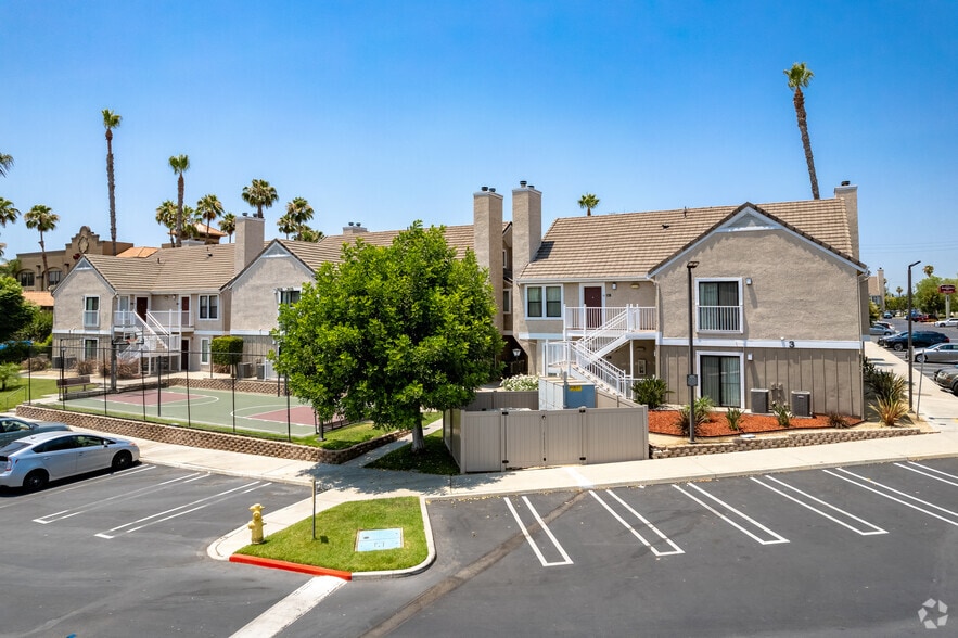 More Photos Of 321 E Huntington Dr, Arcadia Hotel For Sale