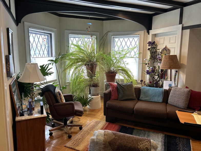 More Photos Of 638 Prospect Ave, Hartford Office For Sale