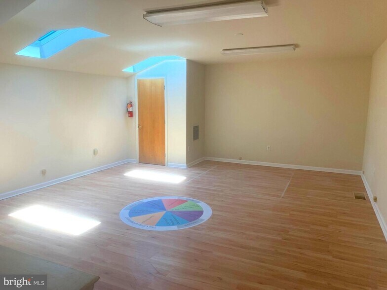 More Photos Of 111 E Pennsylvania Blvd, Feasterville Trevose Office For Sale