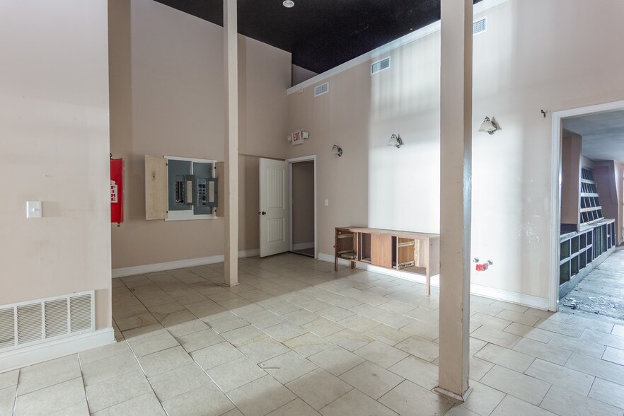More Photos Of 102 S Main St, Wetumpka Storefront Retail Residential For Sale