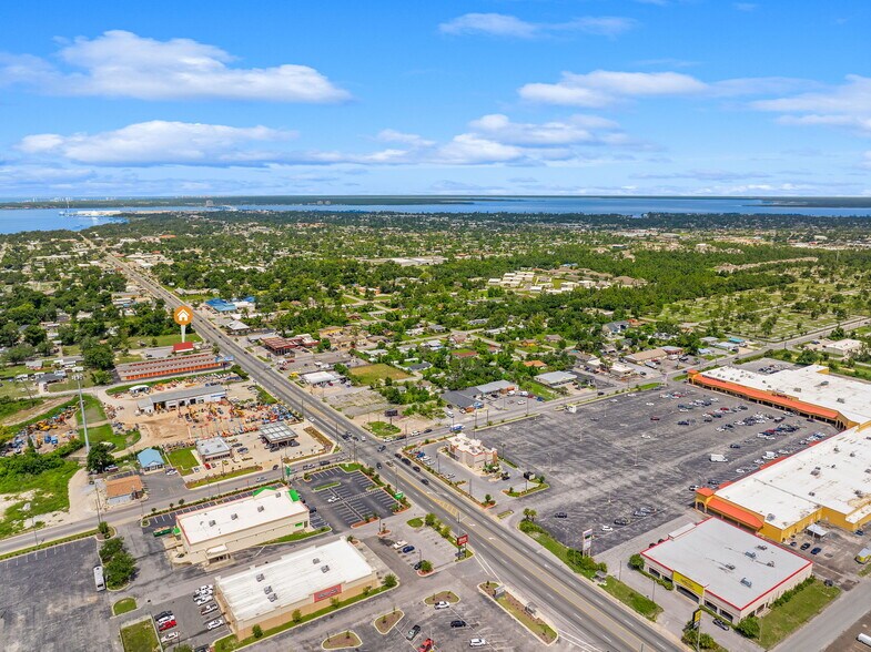 More Photos Of 1623 W 15th St, Panama City Bar For Sale