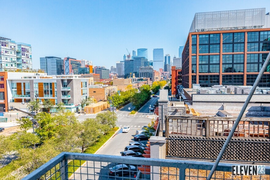 More Photos Of 1123 W Randolph St, Chicago Apartments For Lease