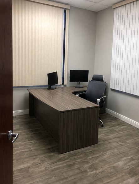 More Photos Of 8631 S Priest Dr, Tempe Office For Sale