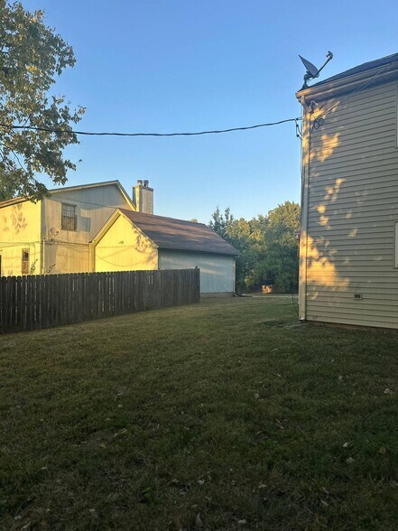 More Photos Of 1844 Benton Blvd, Kansas City Specialty For Lease