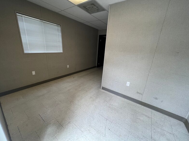More Photos Of 11571 Ventura Blvd, Studio City Land For Lease