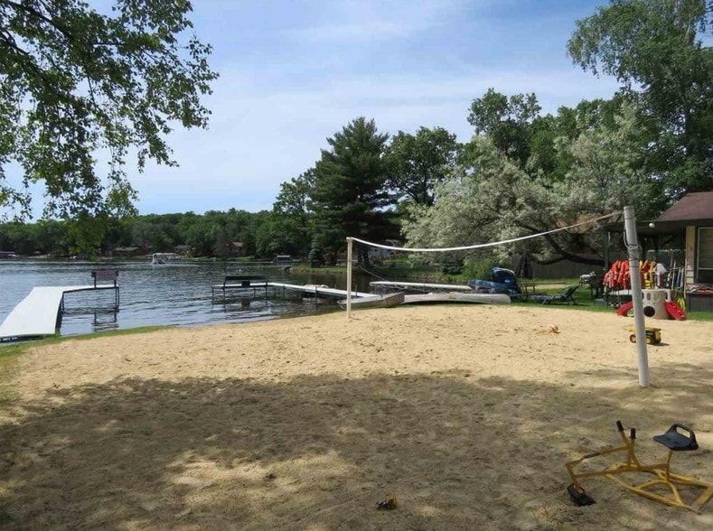 More Photos Of 1080 E Hiawatha Dr, Wisconsin Dells Hotel For Sale