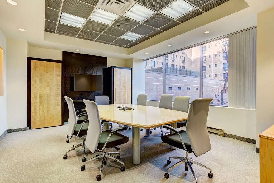 More Photos Of 1111 Rue Saint-Urbain, Montréal Office For Sale