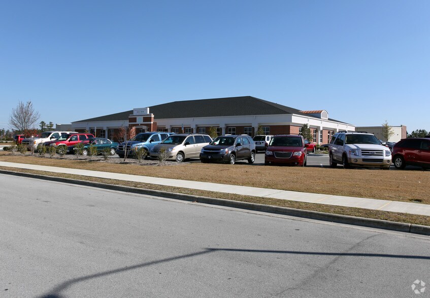 Primary Photo Of 900 Dennis Rd, Jacksonville Medical For Sale