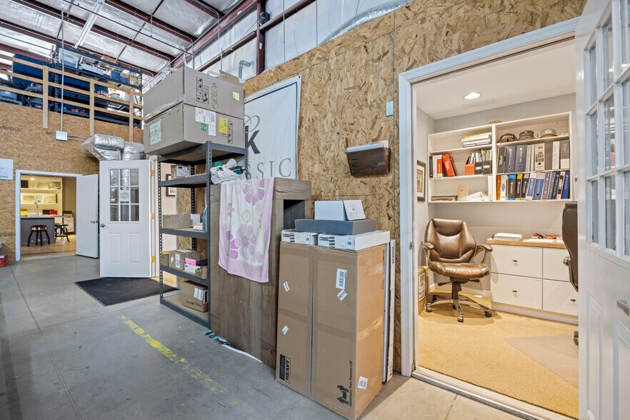 More Photos Of 1930 Deyerle Ave, Harrisonburg Freestanding For Sale