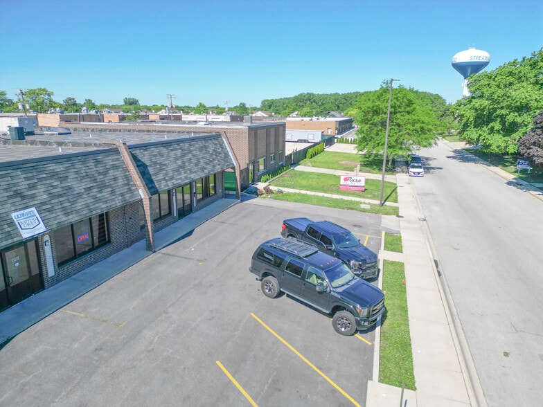 More Photos Of 1541-1543 Bourbon Pky, Streamwood Light Distribution For Lease