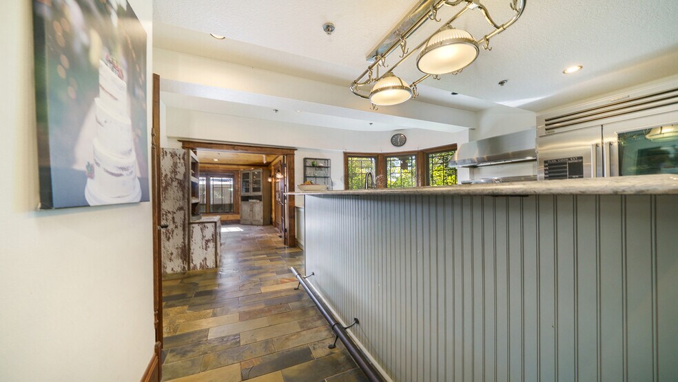 More Photos Of 409 N State St, Franklin Grove Hotel For Sale