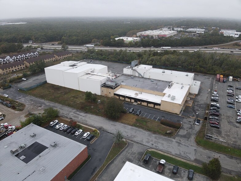 More Photos Of 33 Rajon Rd, Bayport Manufacturing For Lease