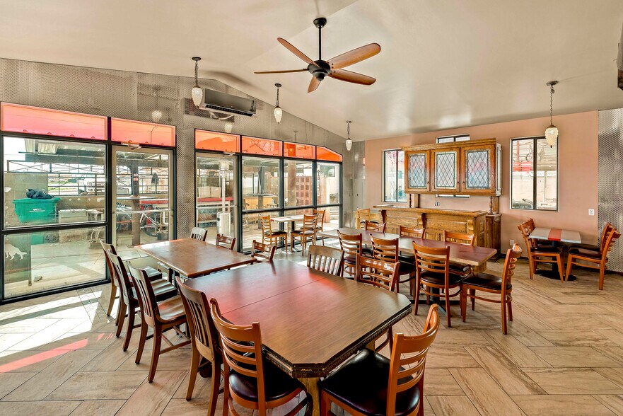More Photos Of 1216 W Third St, Winslow Showroom For Sale