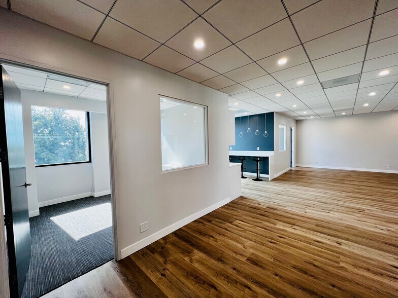 More Photos Of 11965 Venice Blvd, Los Angeles Loft Creative Space For Lease
