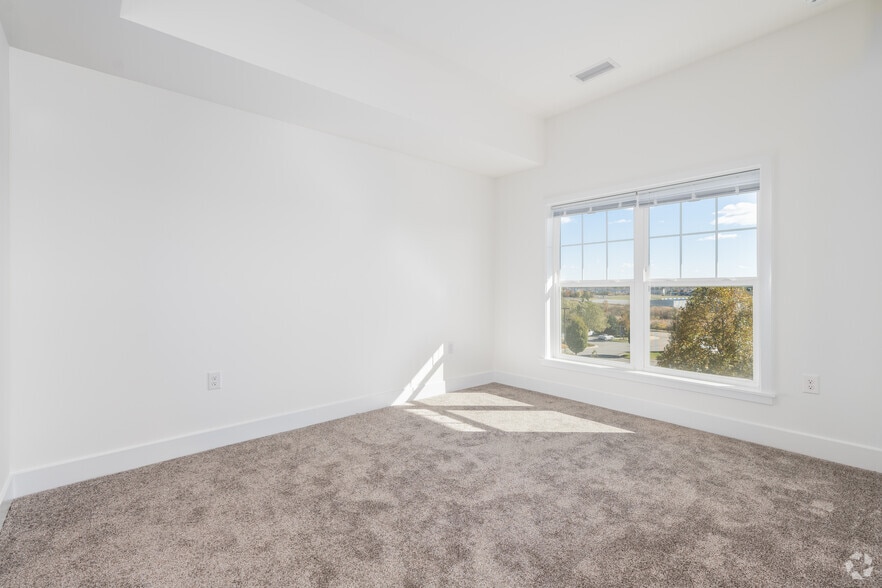 More Photos Of 214 Pier 1 Rd, Stevensville Apartments For Sale