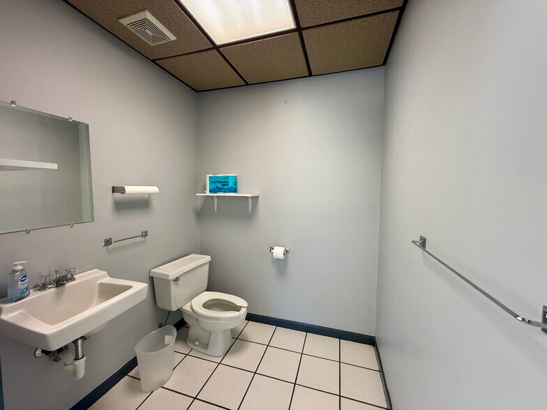 More Photos Of 11815 US Highway 15-501, Aberdeen Distribution For Lease