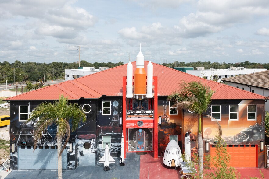 More Photos Of 1015 Fantasy Dr, Davenport Specialty For Sale