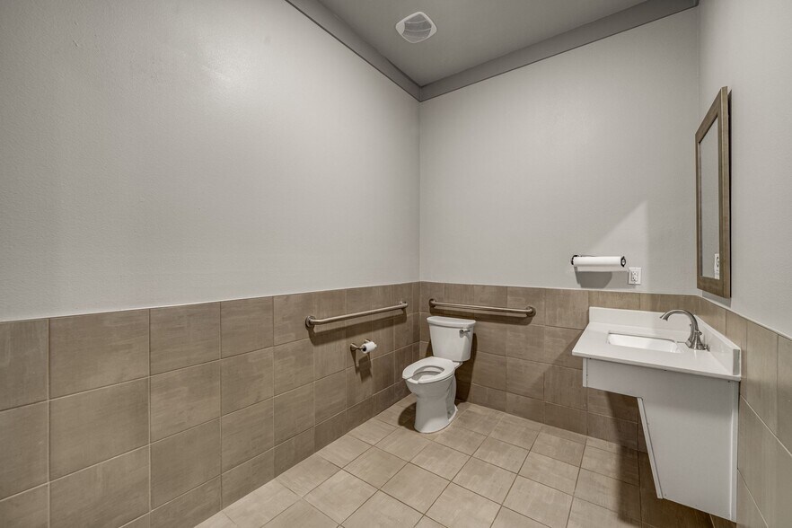More Photos Of 1312 W Exchange Pky, Allen Medical For Lease