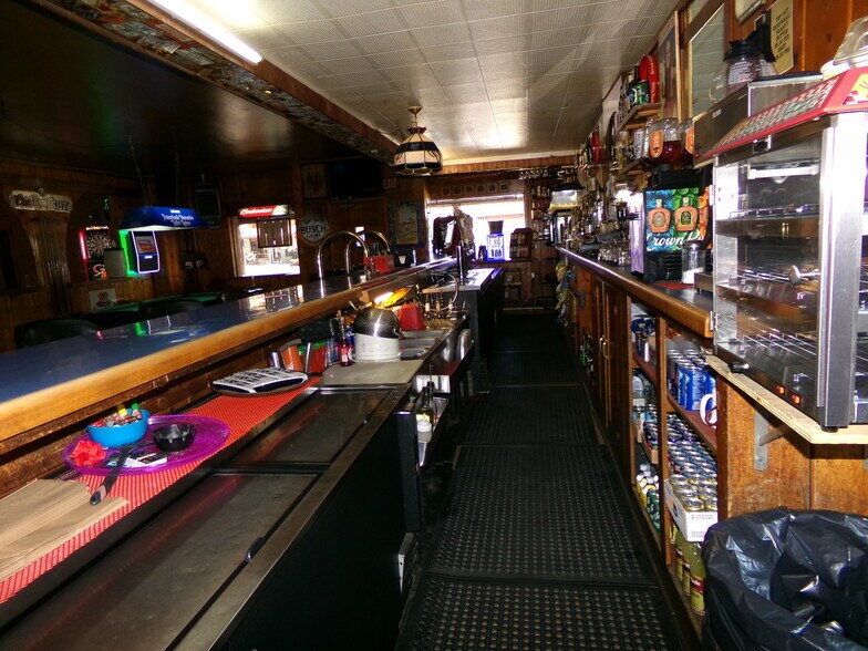 More Photos Of 30 E Pine St, Pinedale Bar For Sale