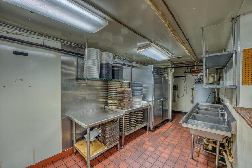 More Photos Of 238 Meadow St, Littleton Freestanding For Sale