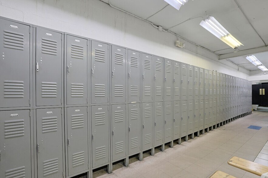 More Photos Of 1 Lawton St, Yonkers Manufacturing For Sale