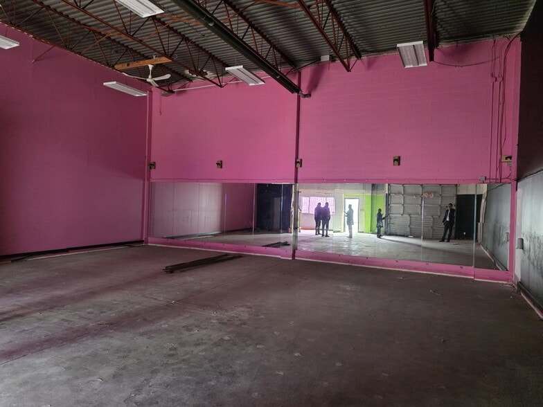 More Photos Of 20131-20133 Industrial Ave, Langley Warehouse For Lease
