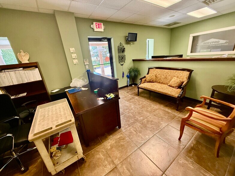 More Photos Of 12760 Lorraine Rd, Biloxi General Retail For Lease