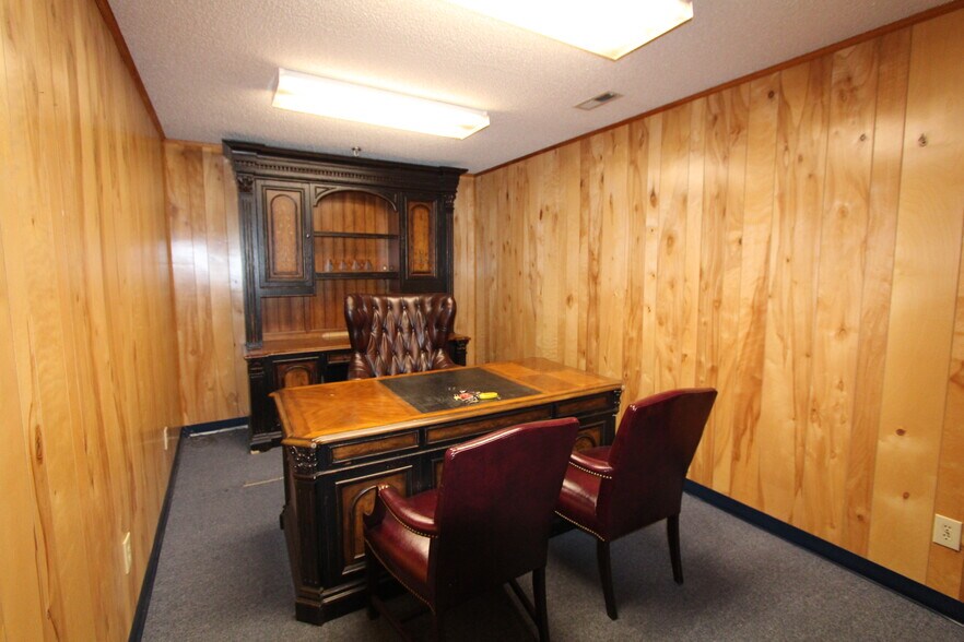 More Photos Of 4501 E Palmetto St, Florence Warehouse For Sale