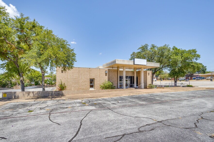More Photos Of 2225 Vatican Ln, Dallas Medical For Sale