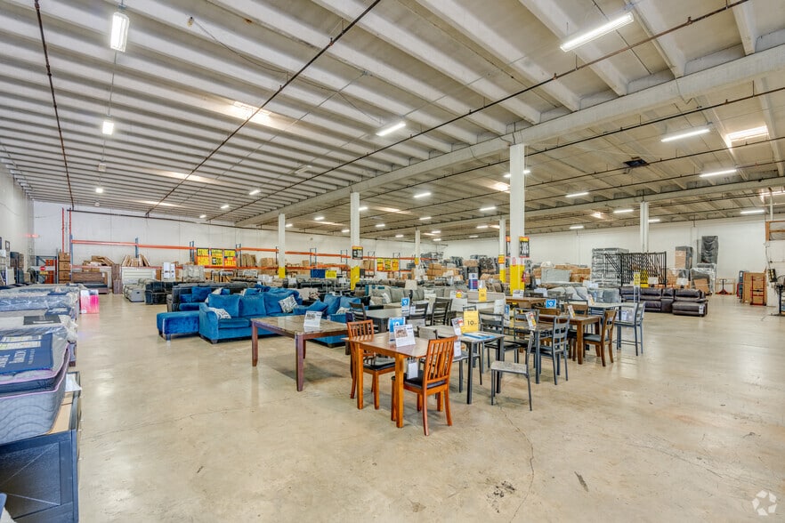 More Photos Of 5240-5260 NW 167th St, Hialeah Warehouse For Lease