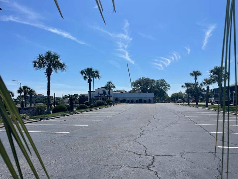 More Photos Of 905 E Gregory St, Pensacola Restaurant For Sale
