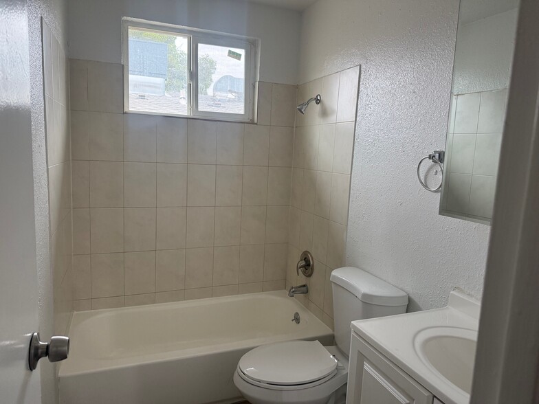 More Photos Of 900-1208 E Carey Ave, North Las Vegas Apartments For Sale