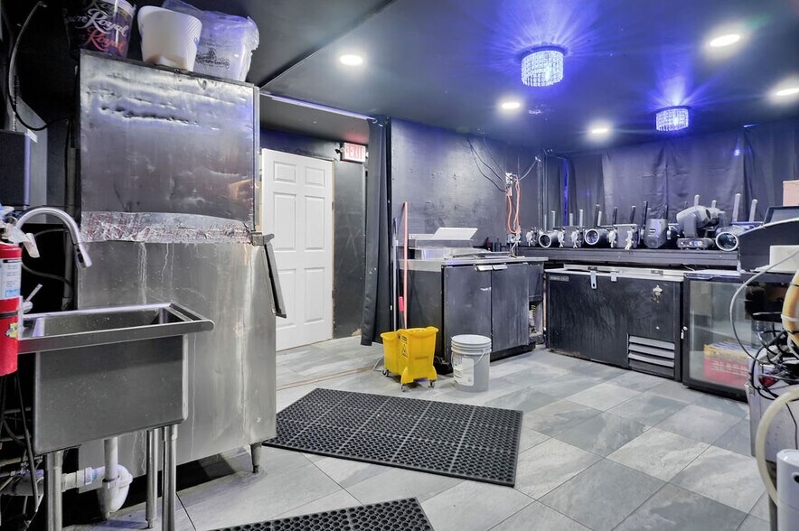 More Photos Of 728 NW 79 Street, Miami Bar For Sale