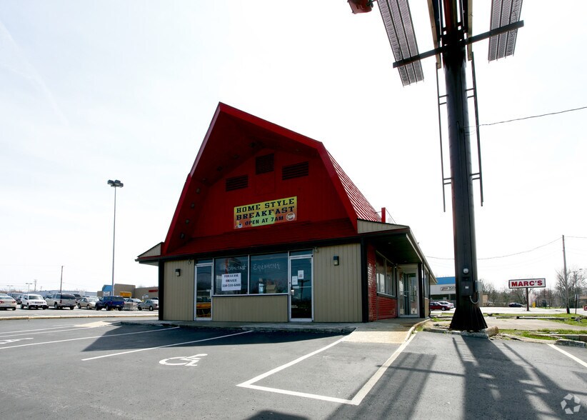 More Photos Of 4777 Mahoning Ave, Youngstown General Retail For Sale