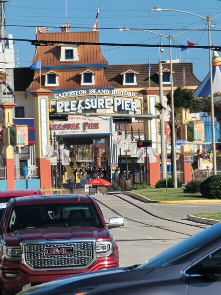 More Photos Of 2018 25th St, Galveston Apartments For Sale