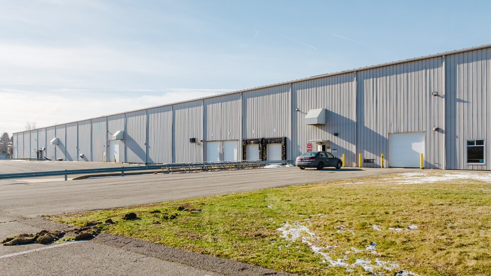More Photos Of 220 S Noah Dr, Saxonburg Distribution For Lease