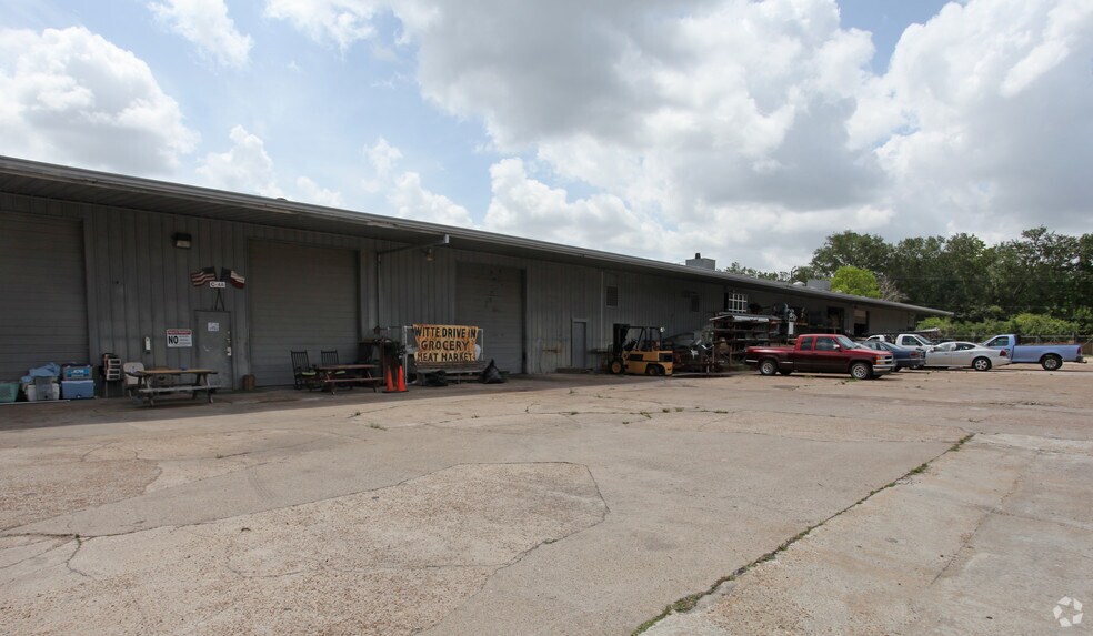 More Photos Of 1800 Sherwood Forest St, Houston Unknown For Lease