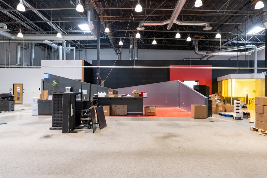 More Photos Of 2710 Media Center Dr, Los Angeles Research And Development For Lease