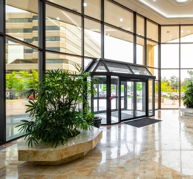 More Photos Of 6711 Mississauga Rd, Mississauga Office For Lease