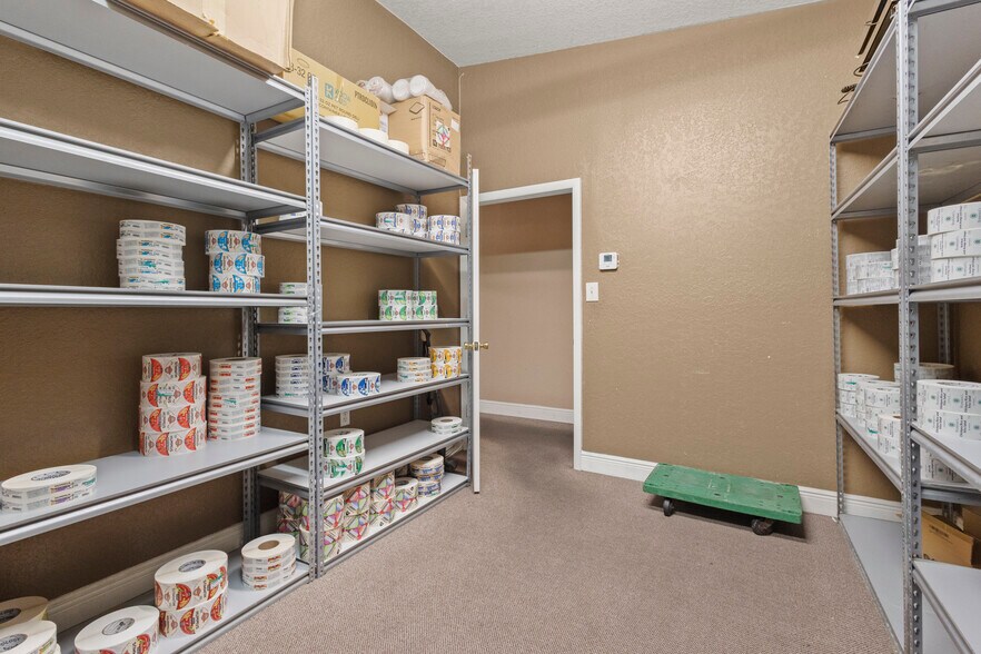 More Photos Of 1250-1264 SW Biltmore St, Port Saint Lucie Warehouse For Sale